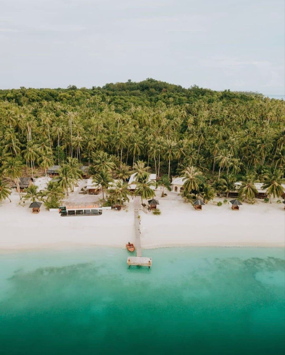 Pantai di Pulau Banyak Aceh Singkil