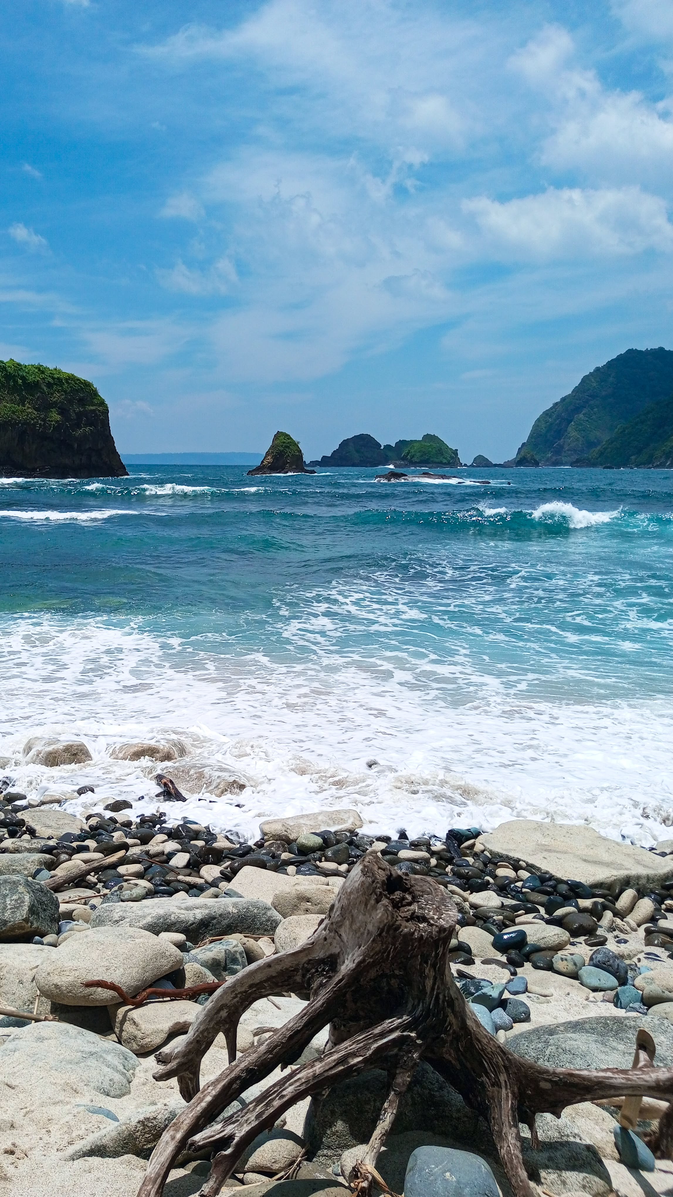 Tanjung Papuma Jember yang eksotis