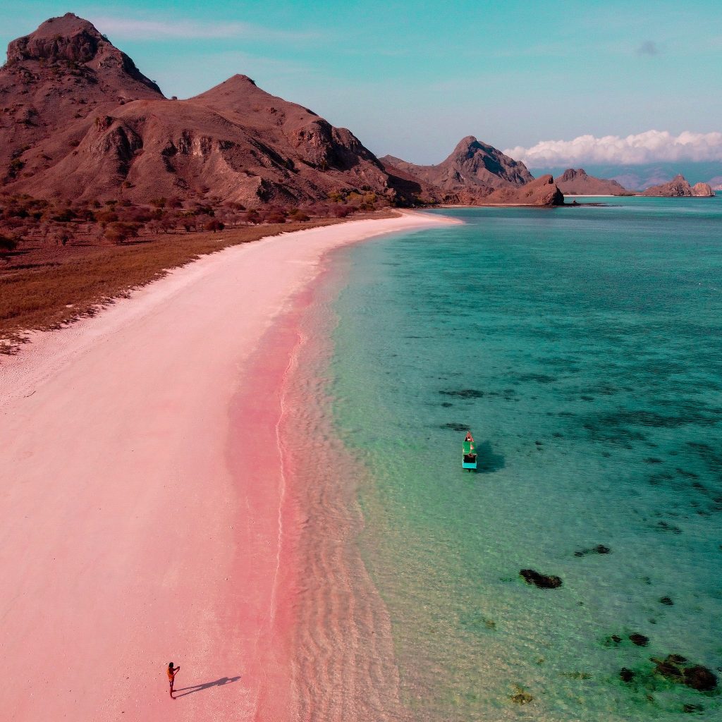 Long Pink Beach Labuan Bajo
