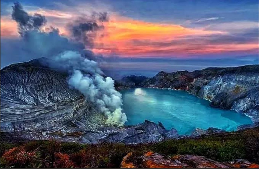 Fenomena Blue Fire Kawah Ijen