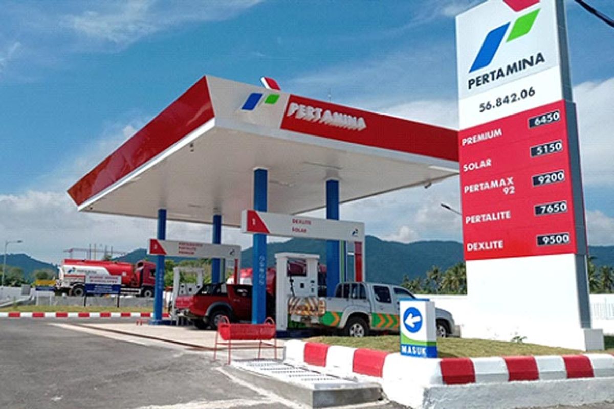 Suasana pelayanan kendaraan di fasilitas SPBU Pertamina