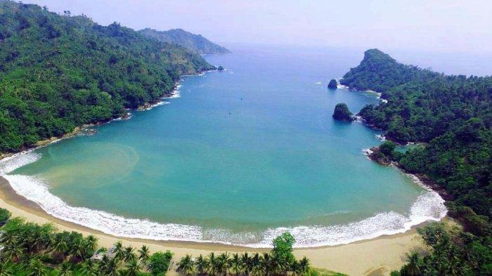 Keindahan Pantai Wedi Awu Malang