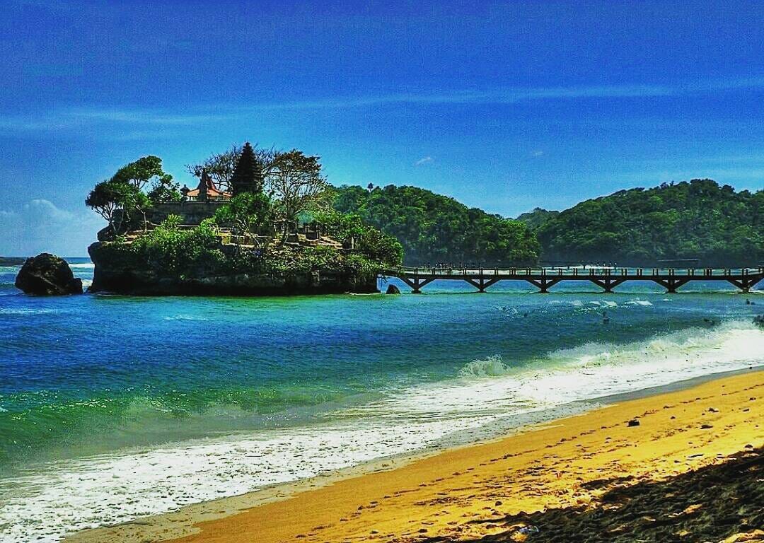5 Pantai Terkeren di Jawa Timur yang Wajib Masuk Bucket List 2026