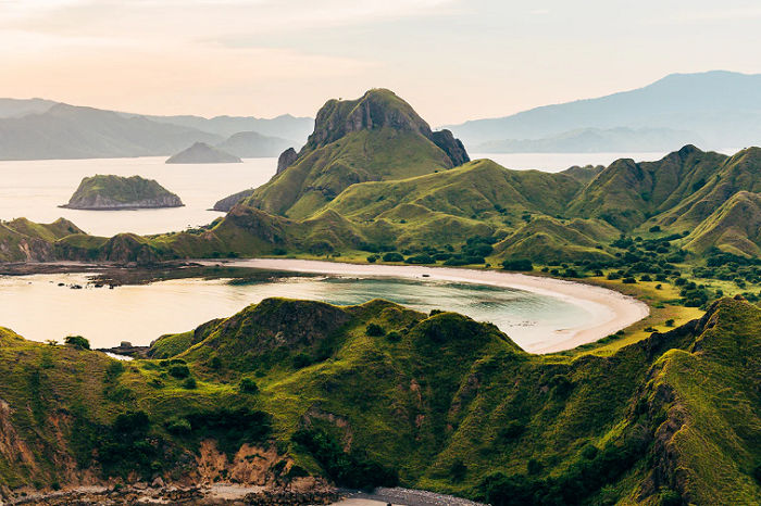 5 Destinasi Wisata Super Prioritas di Indonesia yang Wajib Dikunjungi 2026